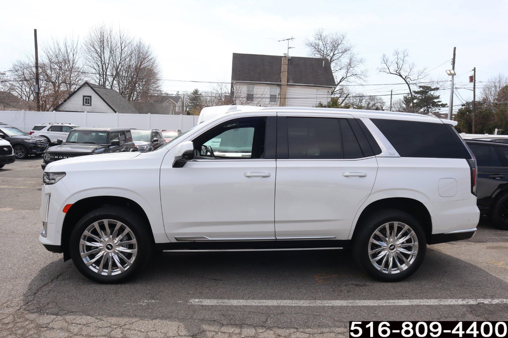 Used 2023 Cadillac Escalade Premium Luxury image 4