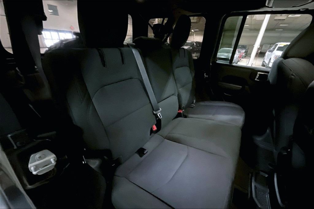 Used 2023 Jeep Wrangler Unlimited AWD/4WD image 25