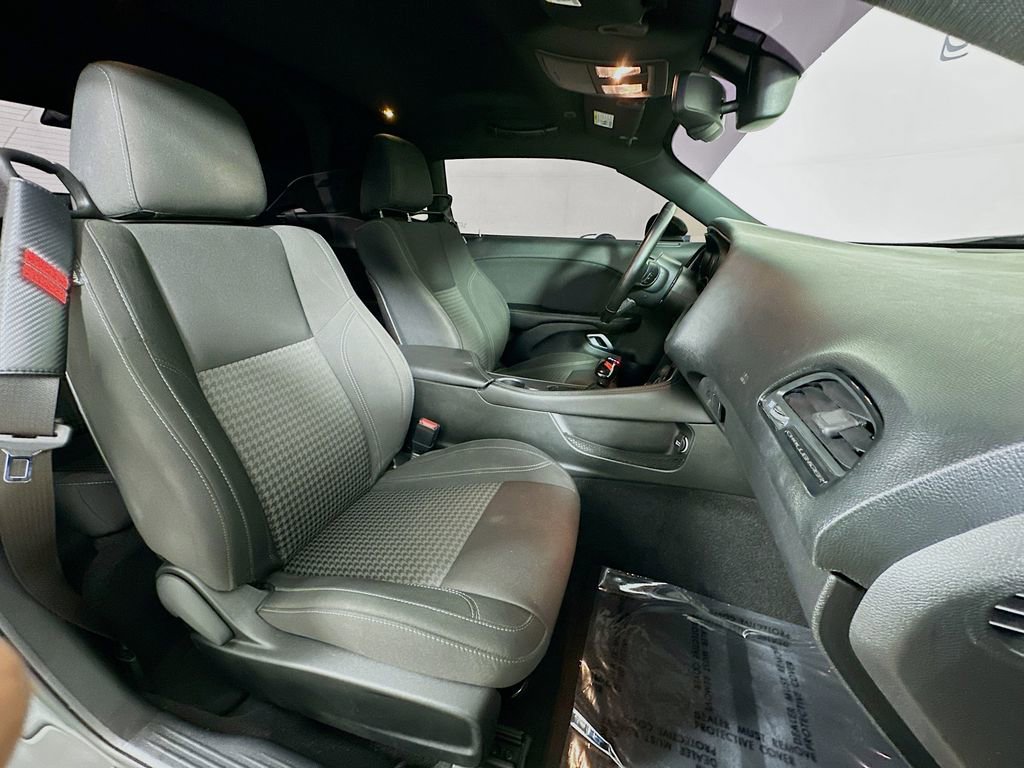 Used 2019 Dodge Challenger SXT image 32
