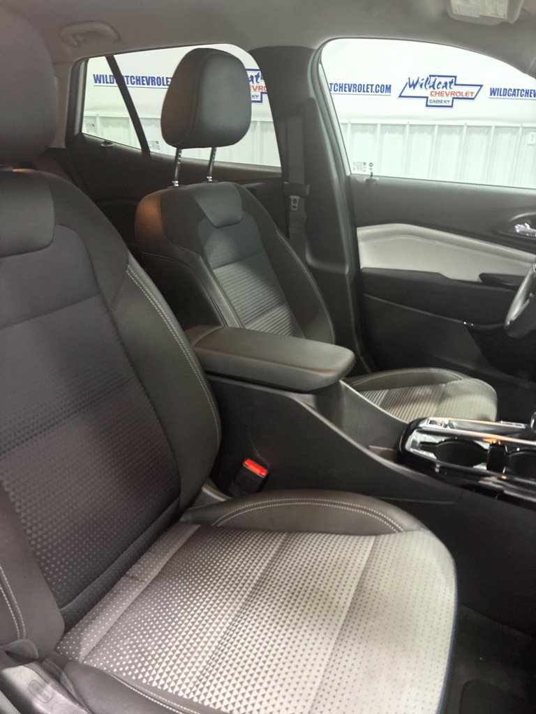 Used 2025 Chevrolet Trax LT FWD image 37