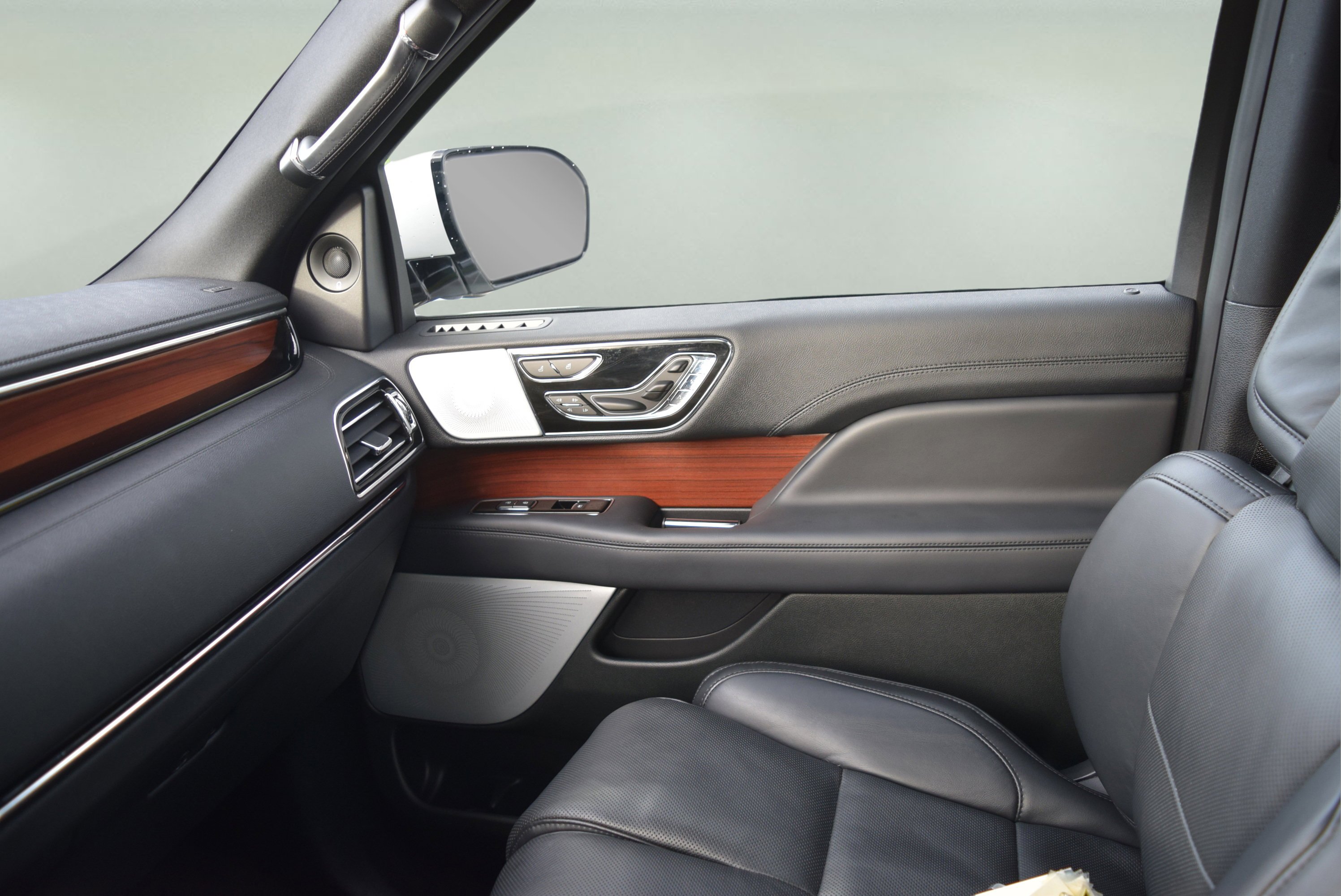 Used 2024 Lincoln Navigator L Reserve image 19