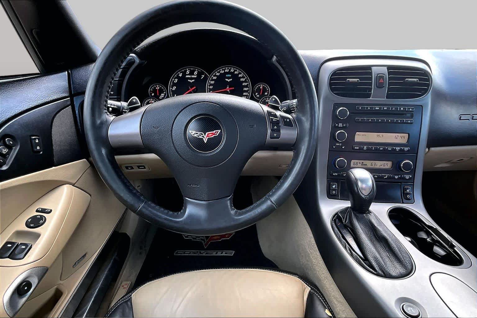 Used 2007 Chevrolet Corvette Coupe w/ Preferred Equipment Group RWD image 5