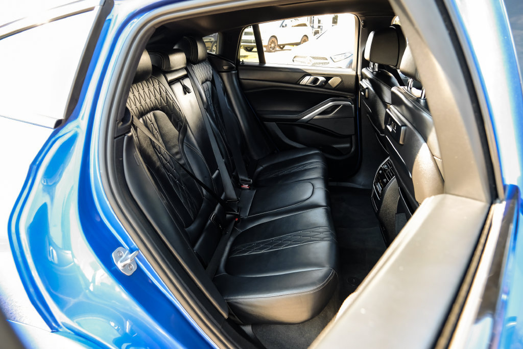 Used 2020 BMW X6 M50i w/ Premium Package AWD/4WD image 40