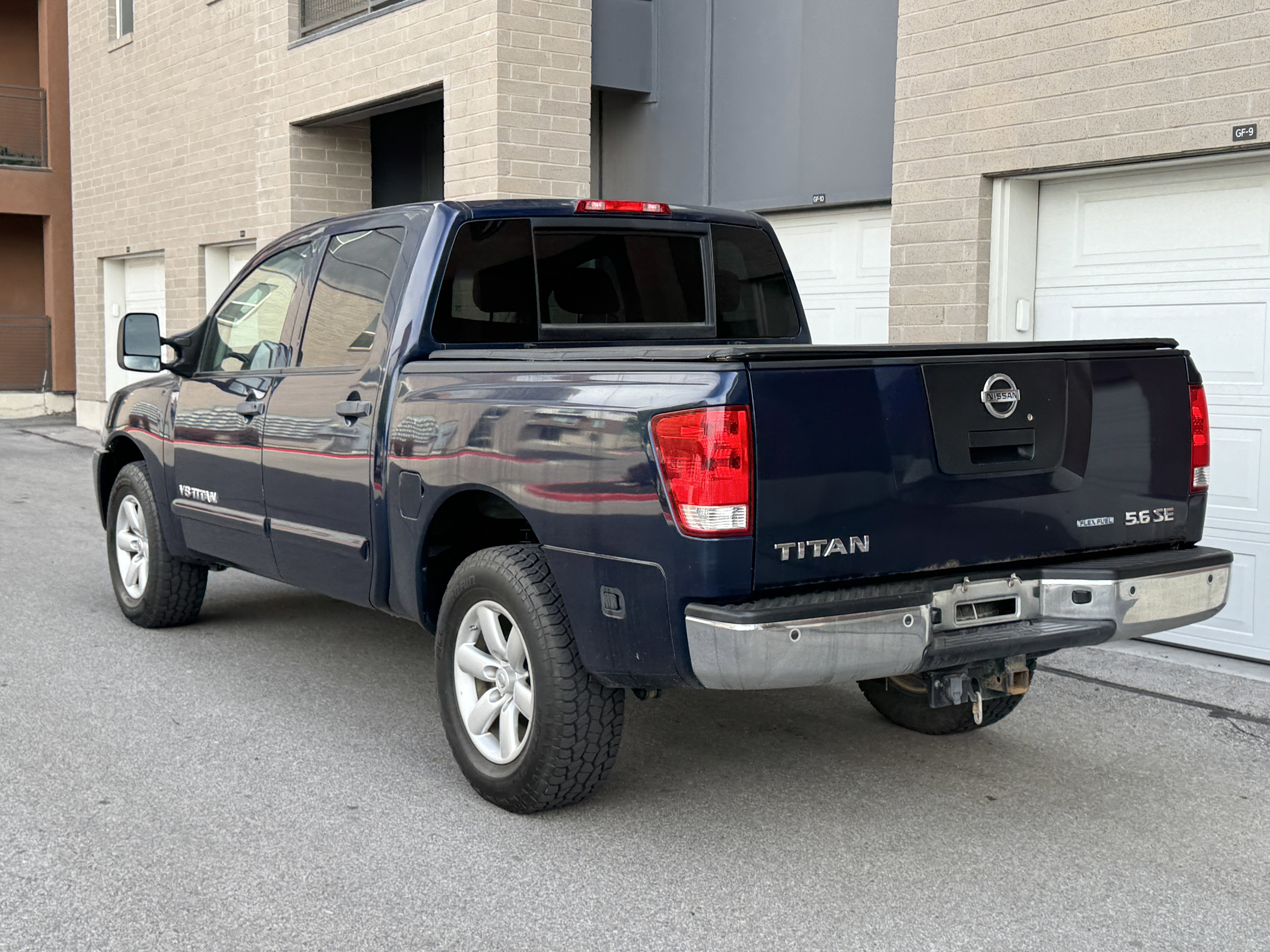 Used 2010 Nissan Titan SE w/ SE Value Truck Pkg AWD/4WD image 3