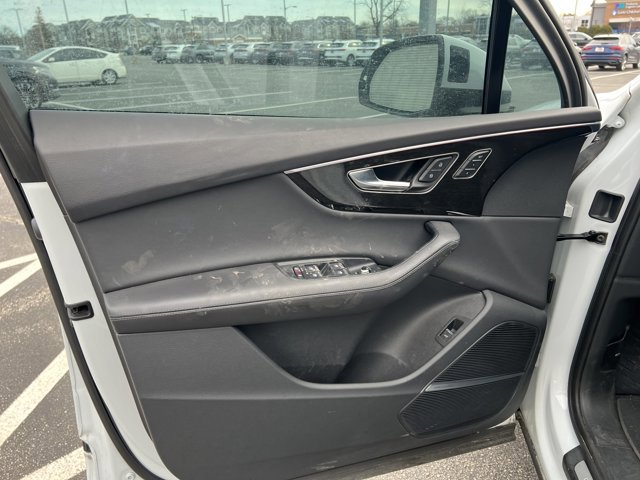 Used 2023 Audi Q7 Premium Plus w/ Premium Plus Package image 6