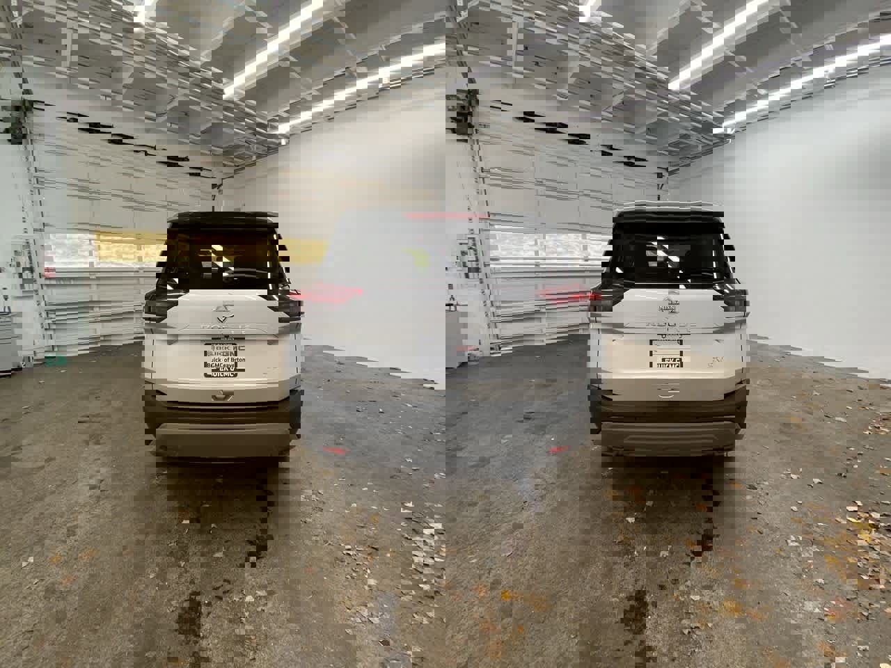 Used 2023 Nissan Rogue SV image 5