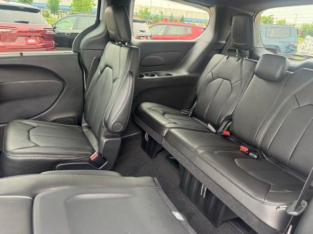 New 2027 Chrysler Pacifica Select FWD image 29