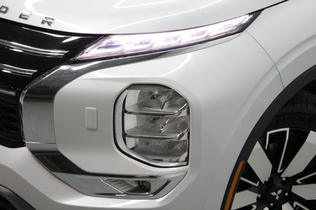 New 2026 Mitsubishi Outlander SE AWD/4WD image 2