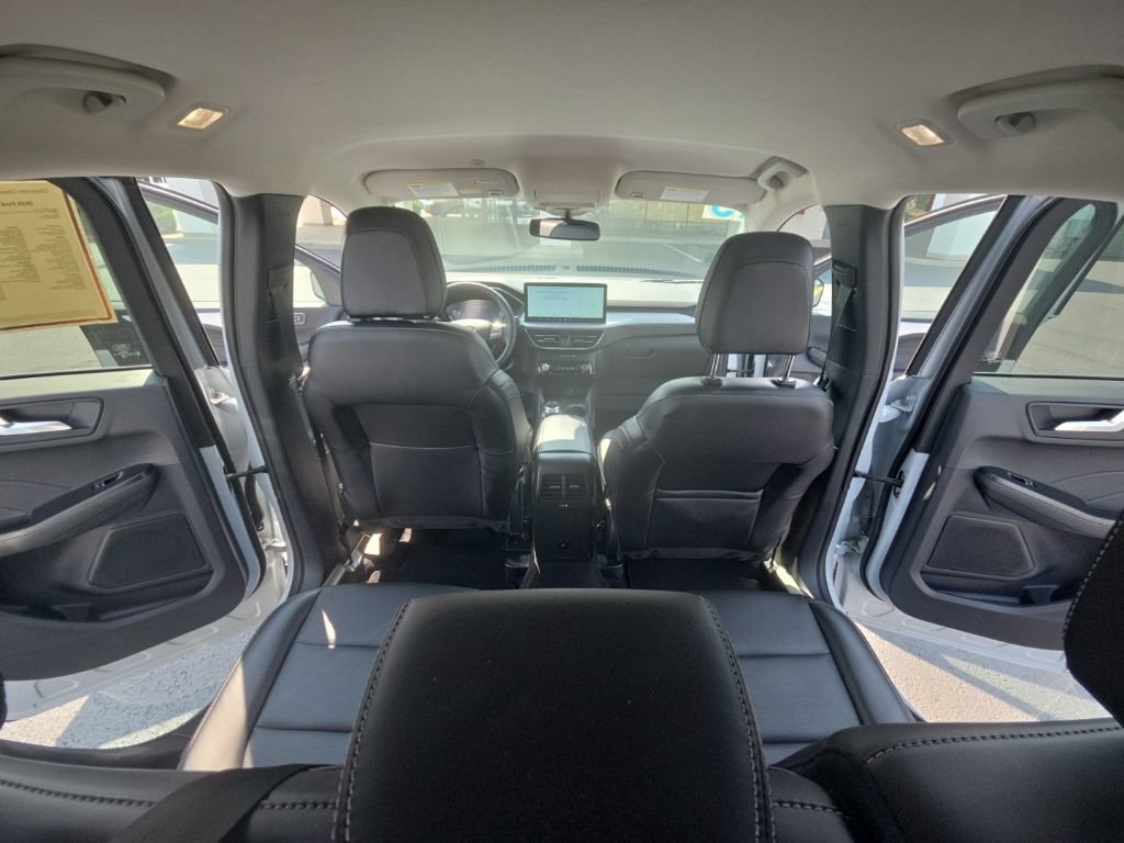 Used 2025 Ford Escape Platinum AWD/4WD image 22