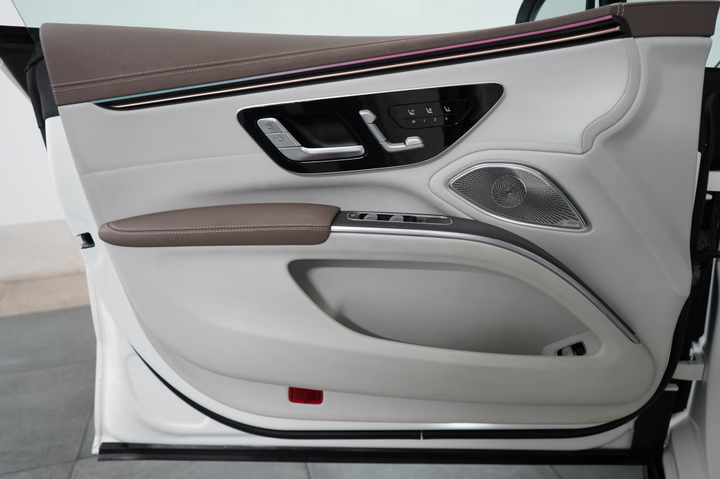 Used 2023 Mercedes-Benz EQS 580 4MATIC Sedan image 29