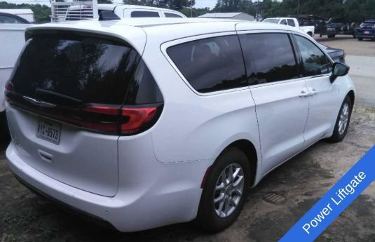 Used 2025 Chrysler Pacifica Select FWD image 12