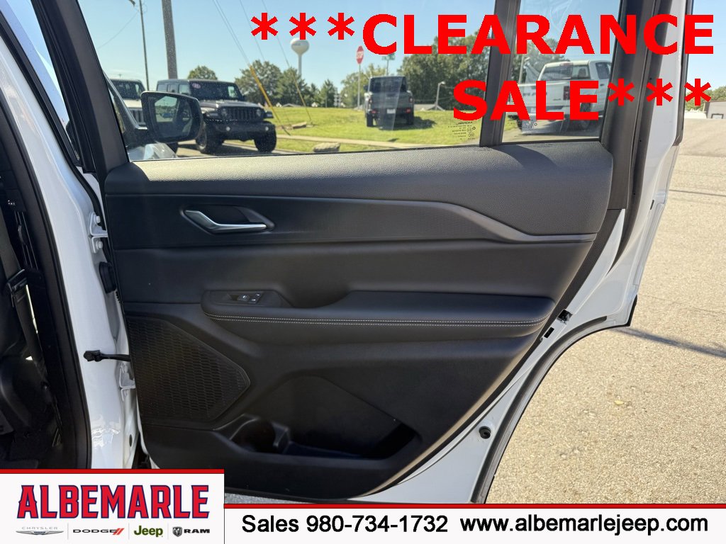 Used 2024 Jeep Grand Cherokee L Laredo w/ Luxury Tech Group I image 35