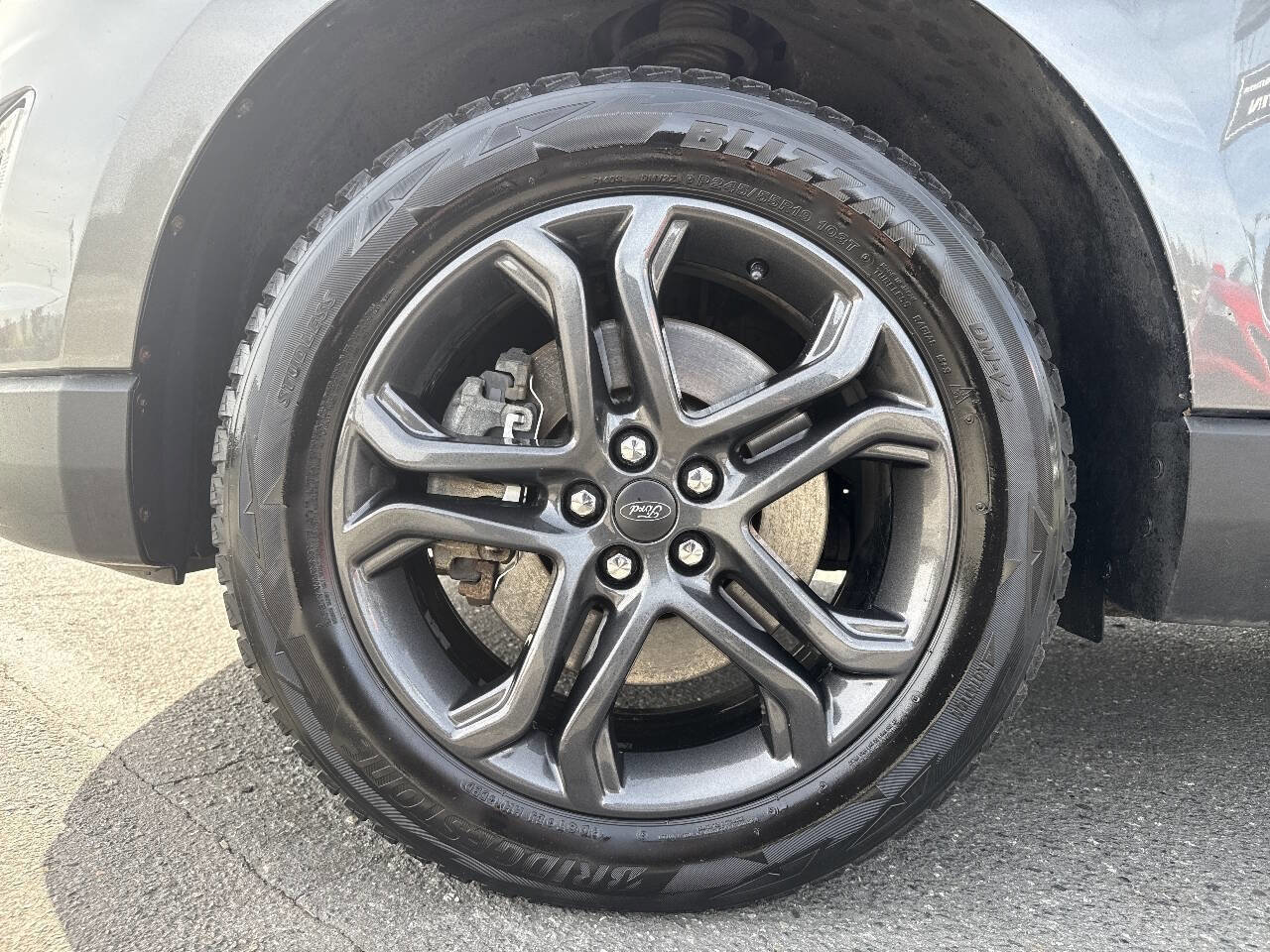 Used 2018 Ford Edge SEL w/ SEL Appearance Package image 2