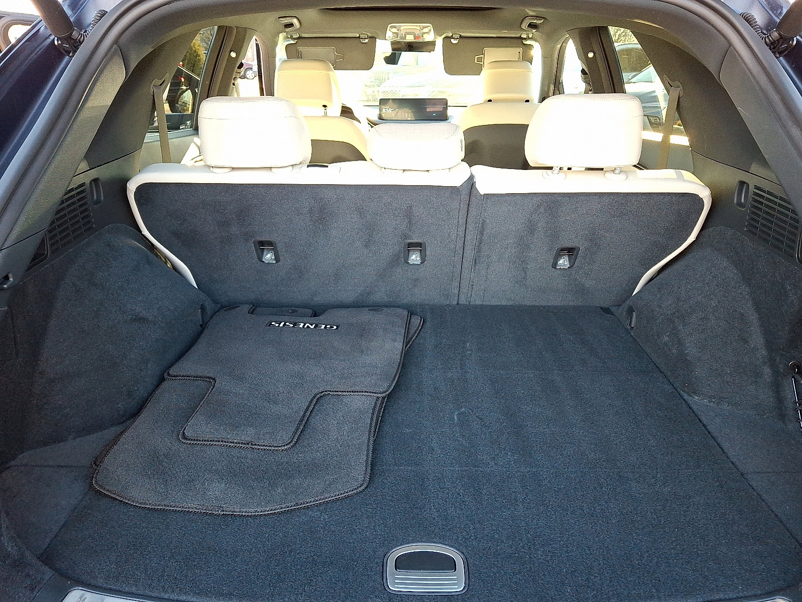 Certified 2025 Genesis Electrified GV70 image 30