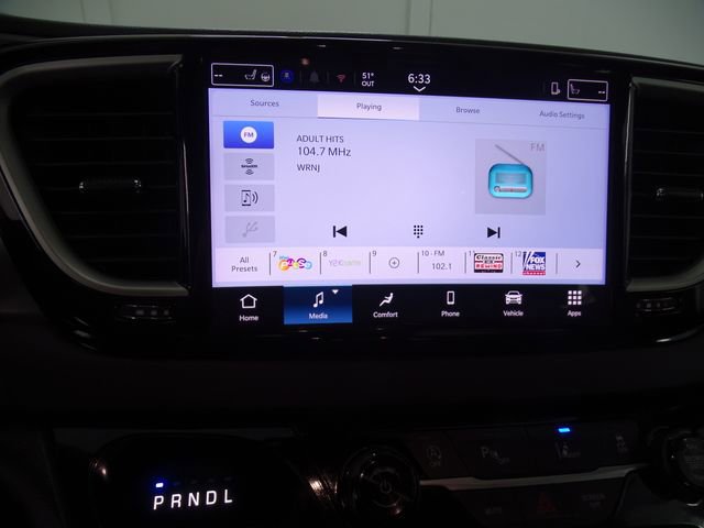 Used 2025 Chrysler Pacifica Select FWD image 12