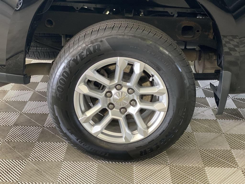 Used 2023 Chevrolet Silverado 1500 LT AWD/4WD image 38