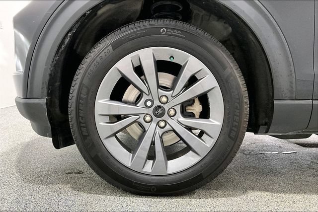 Used 2022 Ford Explorer XLT w/ XLT Sport Appearance Package AWD/4WD image 42