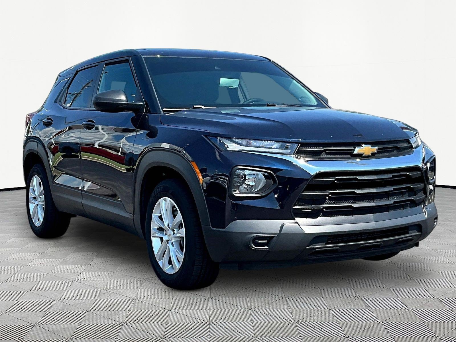 Used 2021 Chevrolet TrailBlazer LS FWD image 3