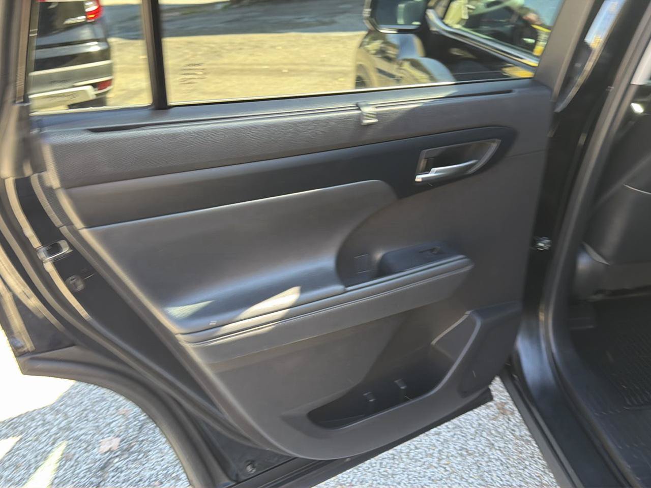 Used 2022 Toyota Highlander XLE AWD/4WD image 27