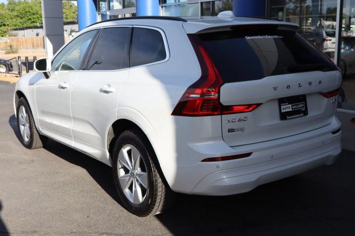 Used 2022 Volvo XC60 B5 Momentum AWD/4WD image 3
