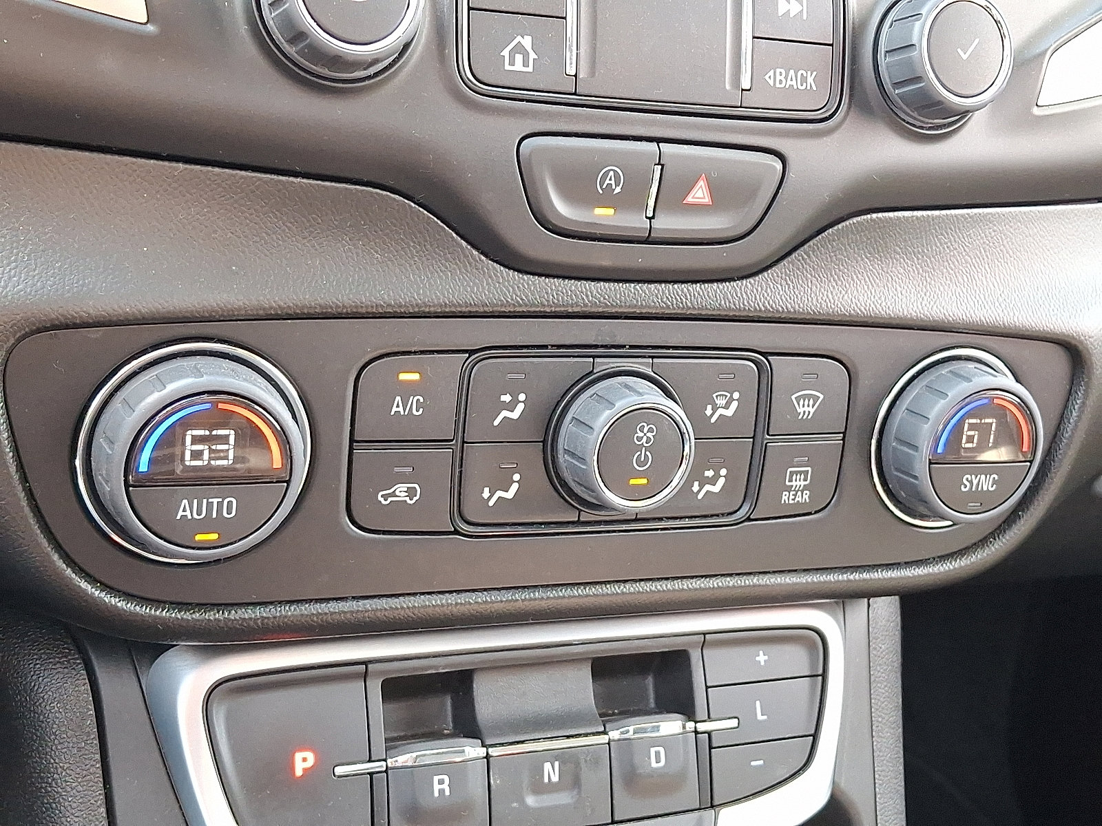 Used 2022 GMC Terrain SLT w/ Tech Package image 17