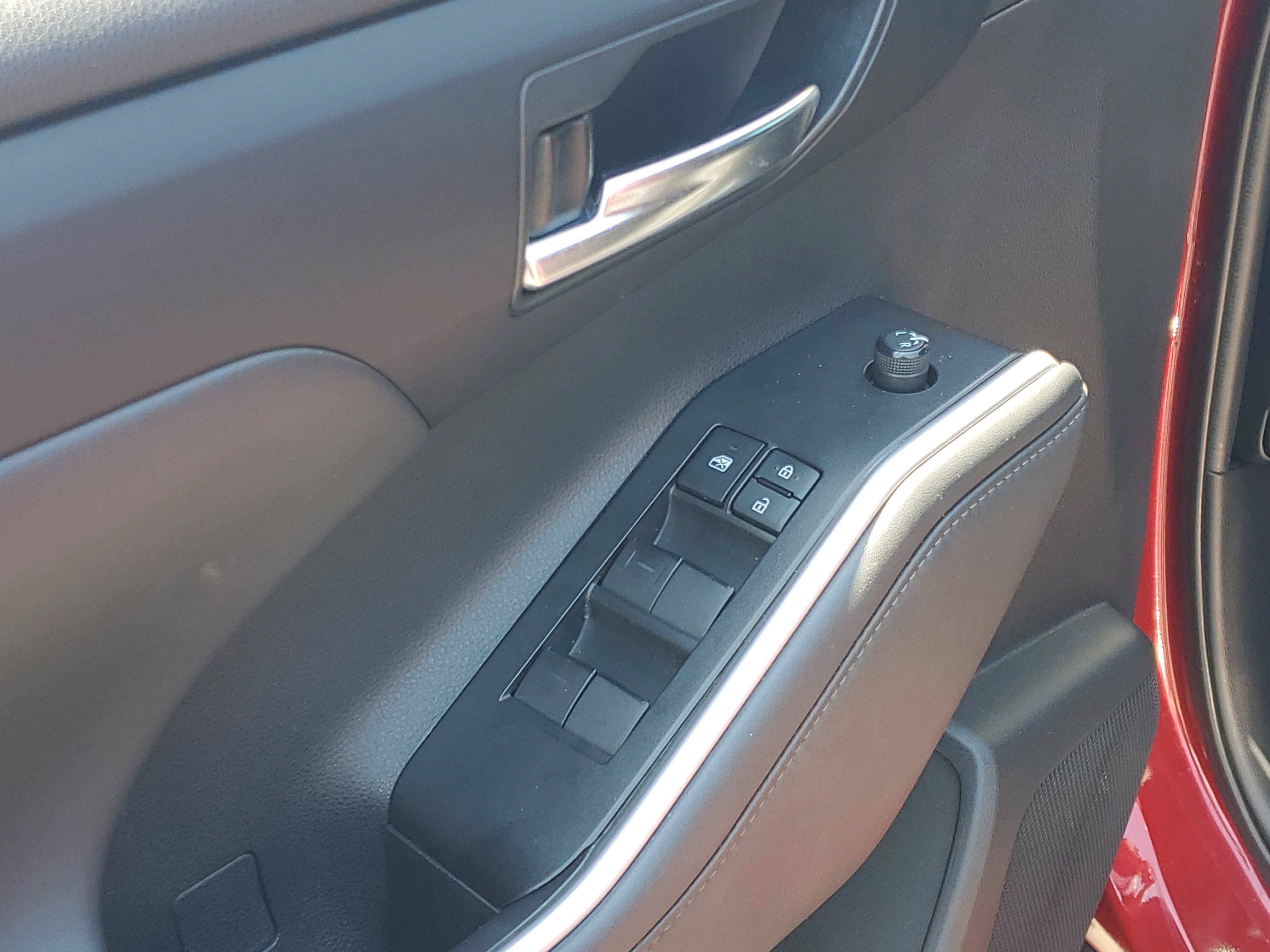Used 2022 Toyota Highlander XLE FWD image 23