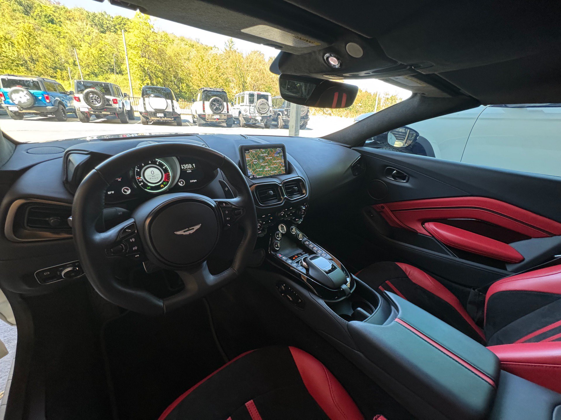 Used 2023 Aston Martin V8 Vantage Roadster RWD image 18
