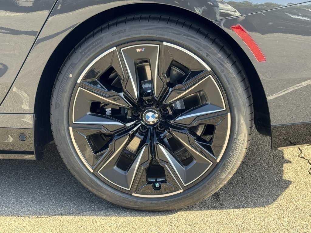 New 2026 BMW 750e xDrive w/ Executive Package image 18