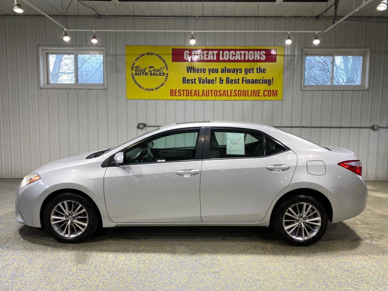 Used 2015 Toyota Corolla LE image 2