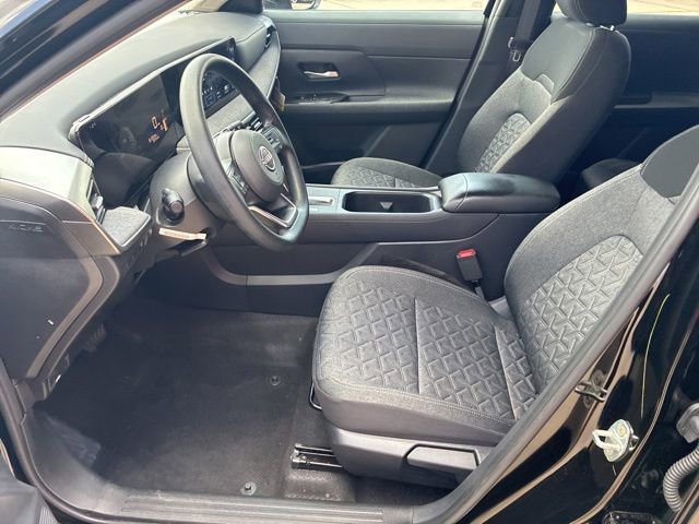 Used 2026 Nissan Kicks SV w/ Charging Package FWD image 17