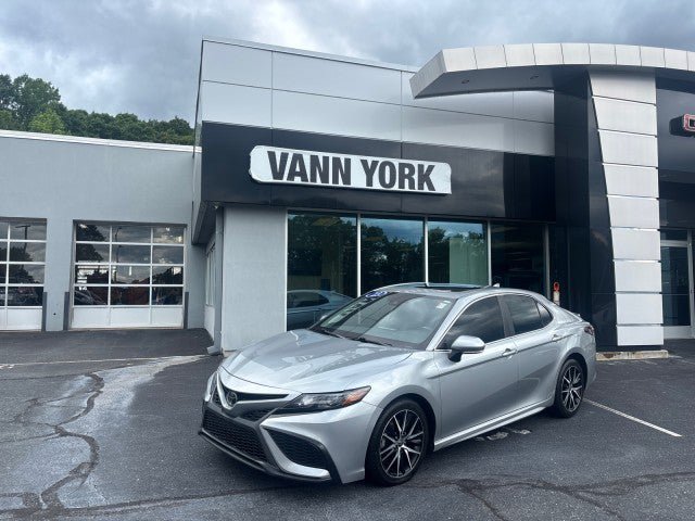 Used 2023 Toyota Camry SE AWD/4WD image 1