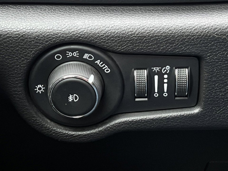 Used 2020 Chrysler Pacifica Touring-L Plus image 20