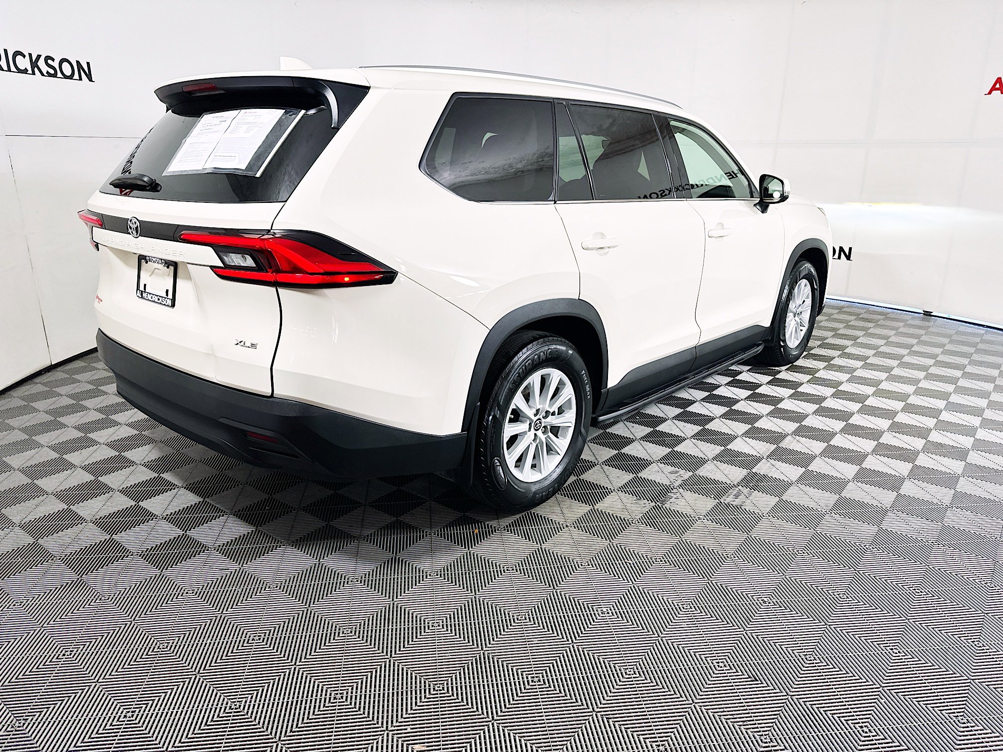 Used 2024 Toyota Grand Highlander Limited image 3