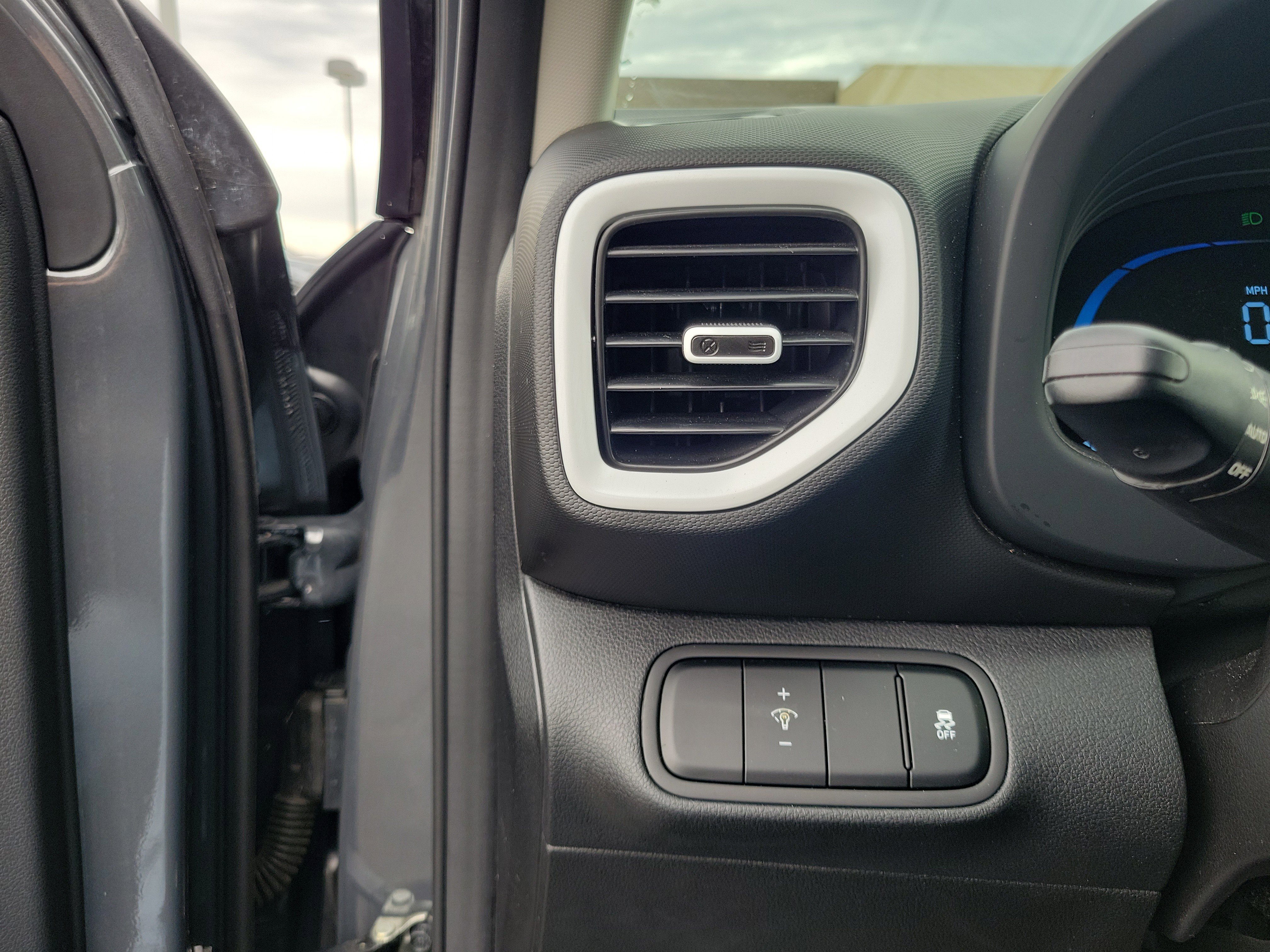 Used 2023 Hyundai Venue Limited FWD image 20