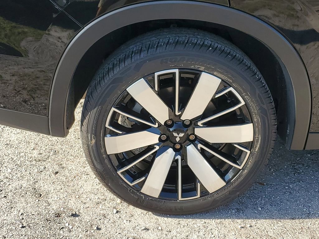 Used 2024 Mitsubishi Outlander SE Black Edition image 5