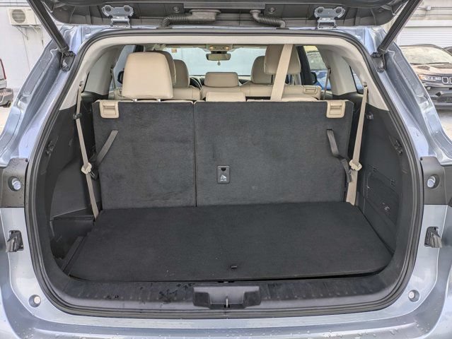 Used 2021 Toyota Highlander XLE AWD/4WD image 11