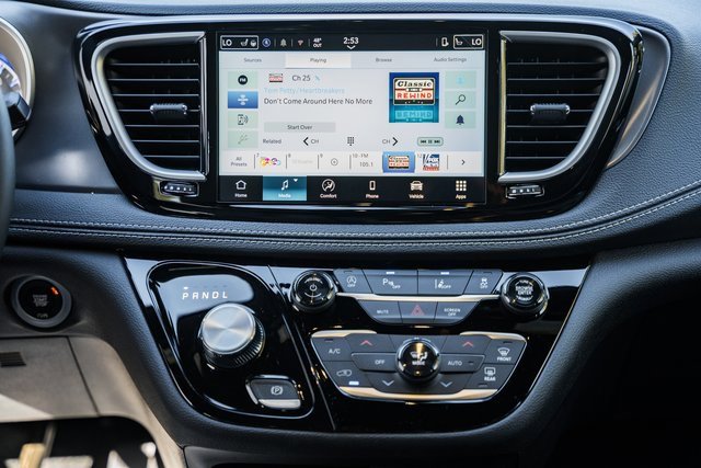 New 2026 Chrysler Pacifica Select image 21