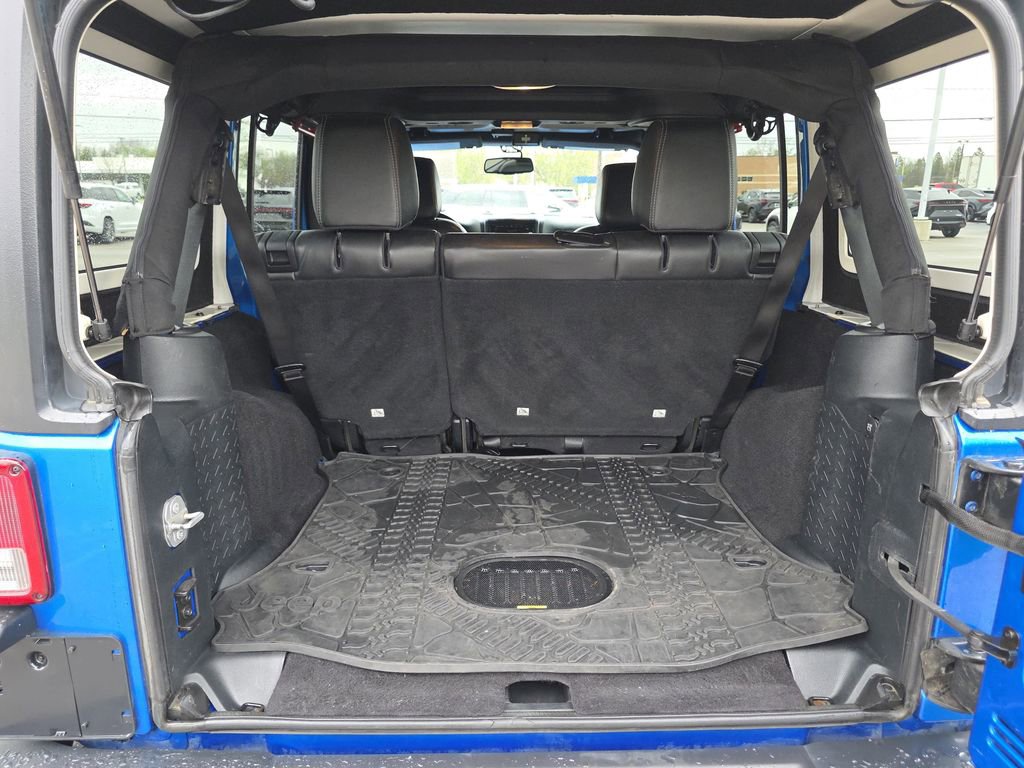 Used 2016 Jeep Wrangler Unlimited Rubicon image 13