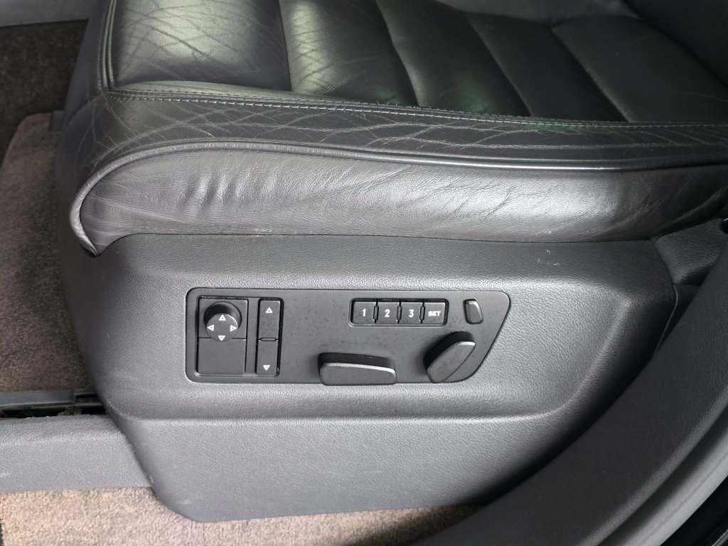 Used 2004 Volkswagen Touareg V8 AWD/4WD image 21