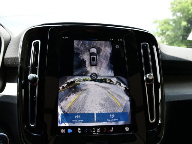 Used 2025 Volvo XC40 B5 Plus w/ Protection Package Premier AWD/4WD image 14