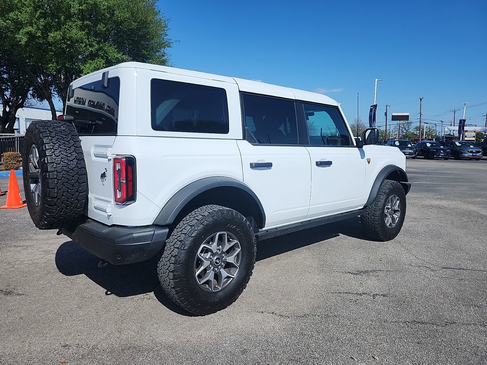 Used 2025 Ford Bronco Badlands image 3