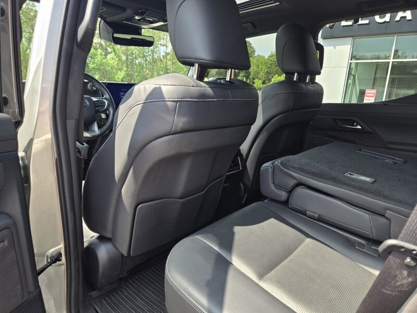 Used 2024 Lexus GX 550 w/ Accessory Package (Z1) AWD/4WD image 26