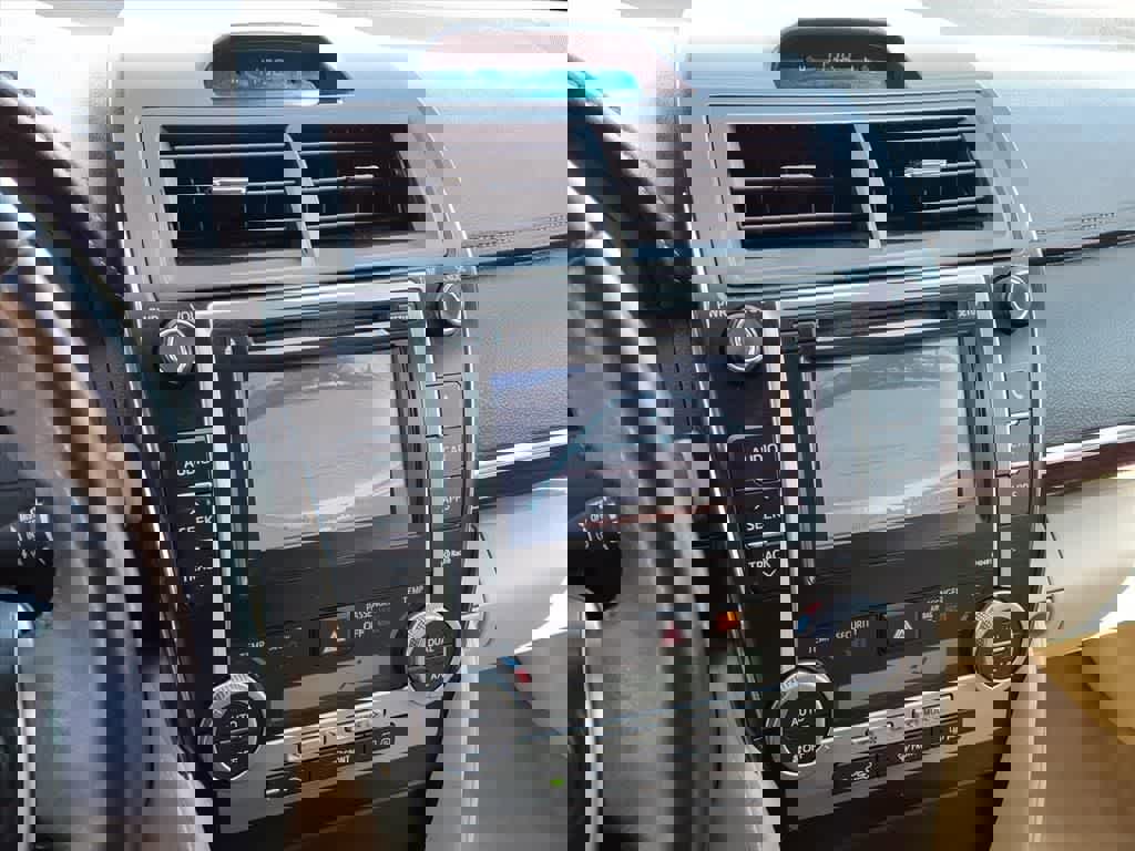 Used 2013 Toyota Camry XLE w/ Leather Pkg image 19