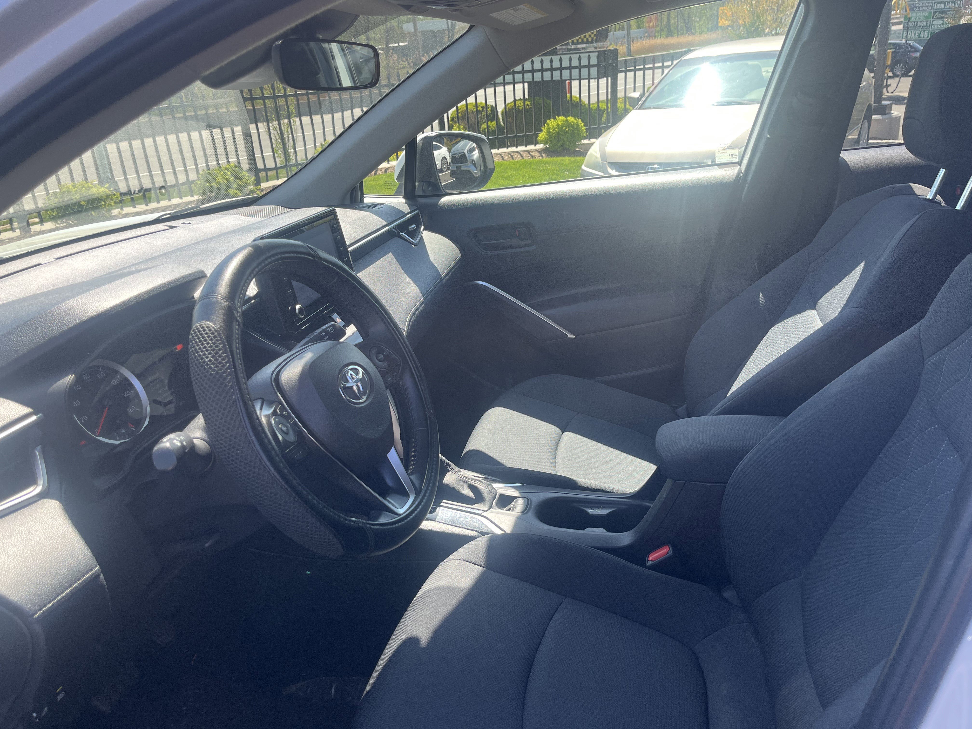 Certified 2022 Toyota Corolla Cross LE w/ Moonroof Package AWD/4WD image 5