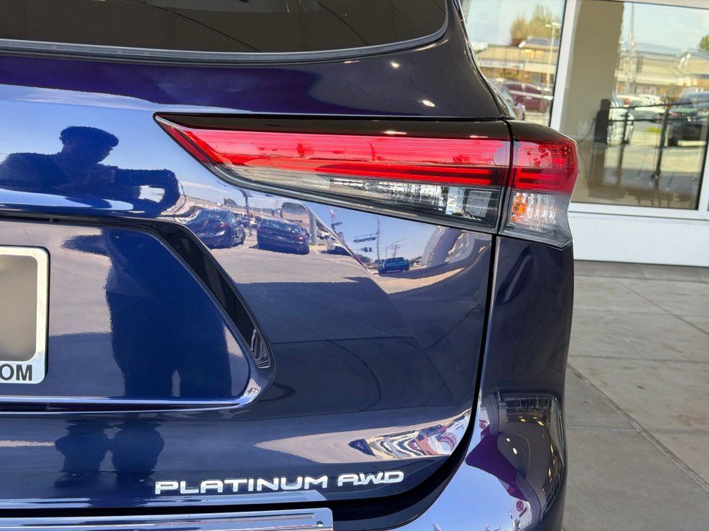 Used 2022 Toyota Highlander Platinum AWD/4WD image 13
