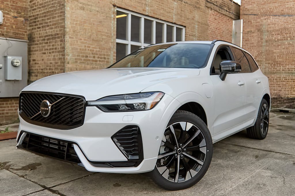 New 2026 Volvo XC60 T8 Plus w/ Protection Package Premier