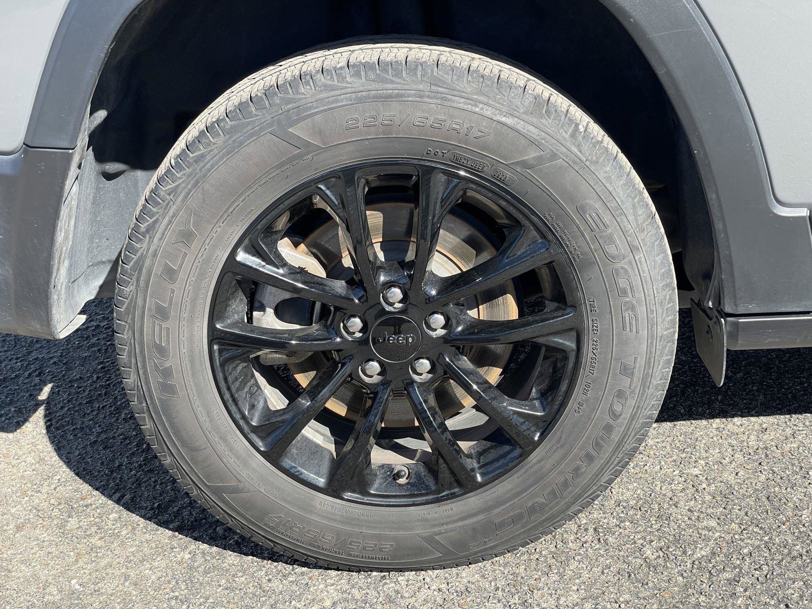 Certified 2023 Jeep Cherokee Altitude Lux image 52