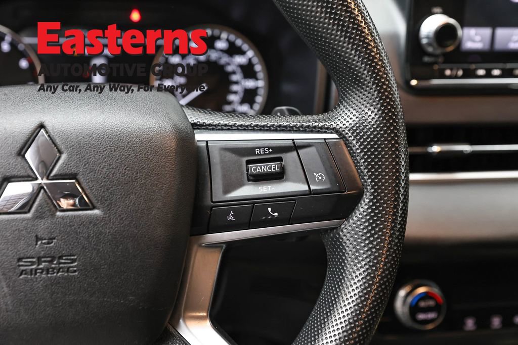 Used 2024 Mitsubishi Outlander ES AWD/4WD image 16