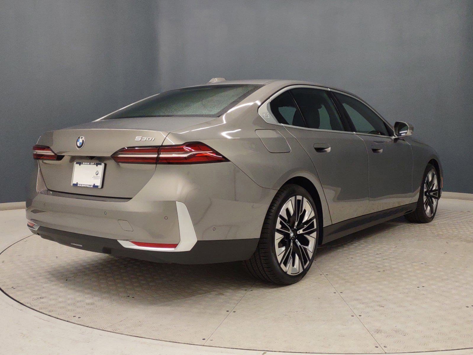 Used 2024 BMW 530i w/ Premium Package RWD image 8