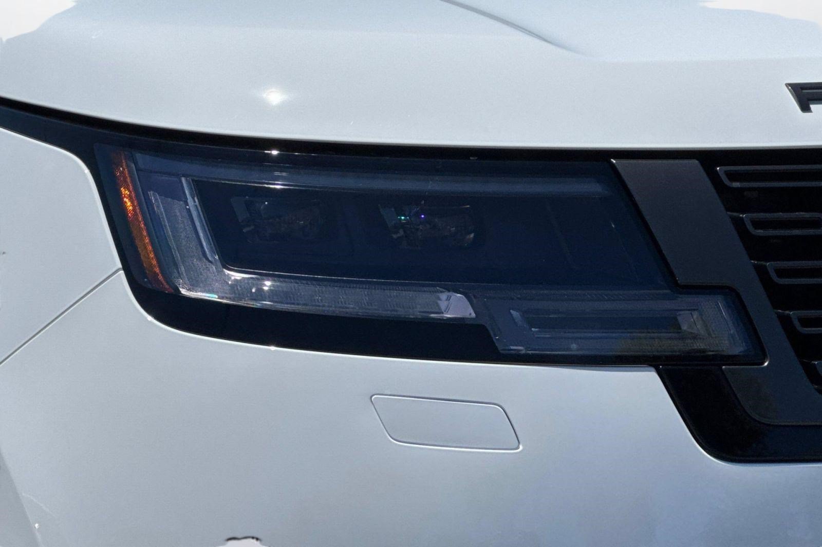 New 2026 Land Rover Range Rover Long Wheelbase SE AWD/4WD image 11